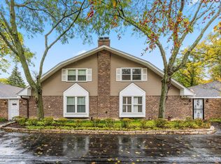 12 Rumford On Asbury, Rolling Meadows, IL 60008