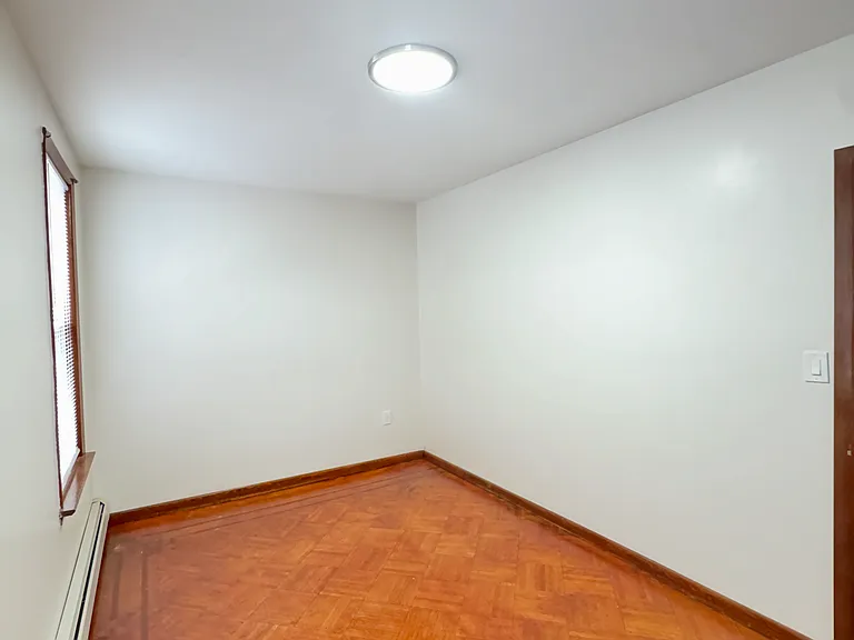 400 Davis Ave #1 — Photo 8