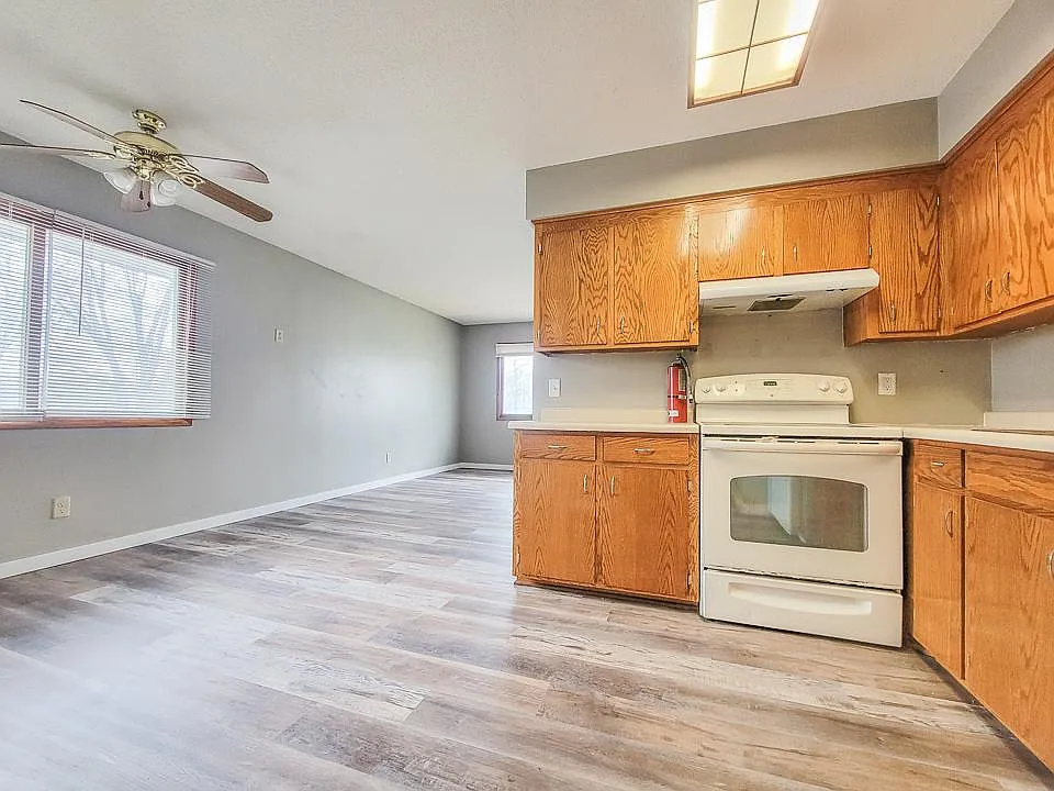 2 bed, 1000 sqft, $1,650 — Photo 2