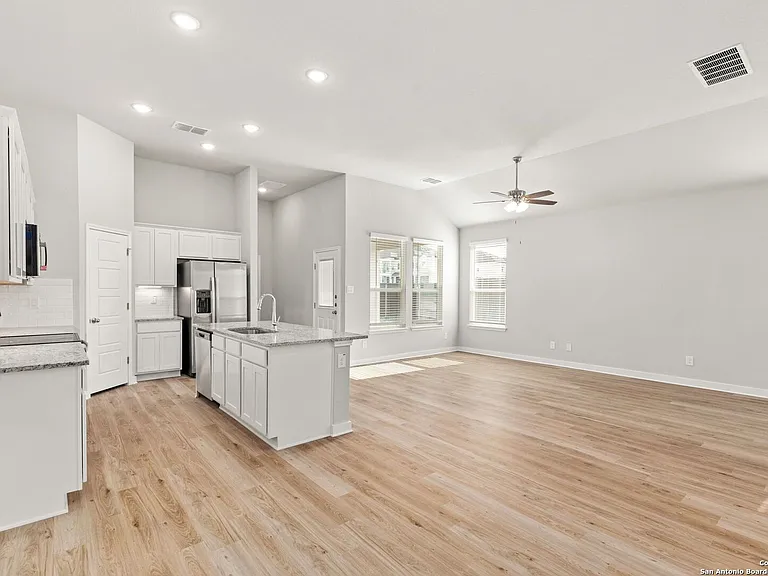 646 Staglin St #B — Photo 39