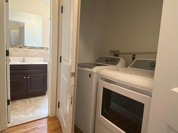 3rd image of 492 Bedford Ave