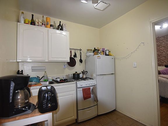 2nd image of 293 N 7th St #2B