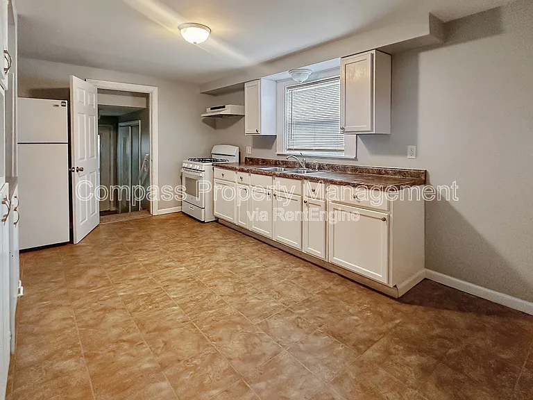 951 Bridge St NW #1 — Photo 4
