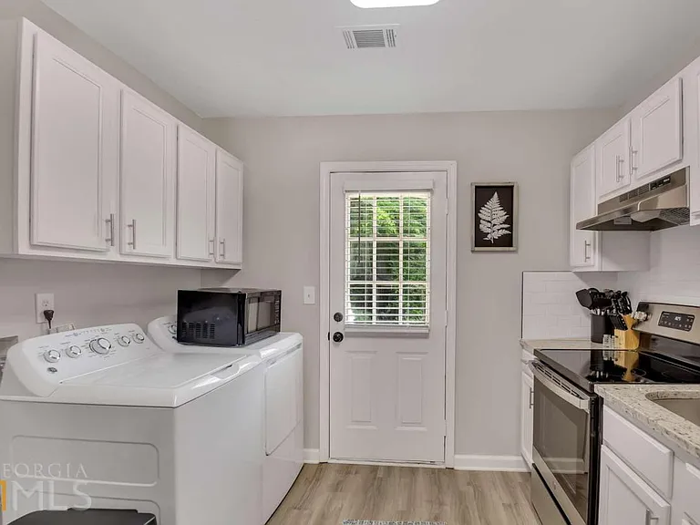 5551 Davis Dr — Photo 5