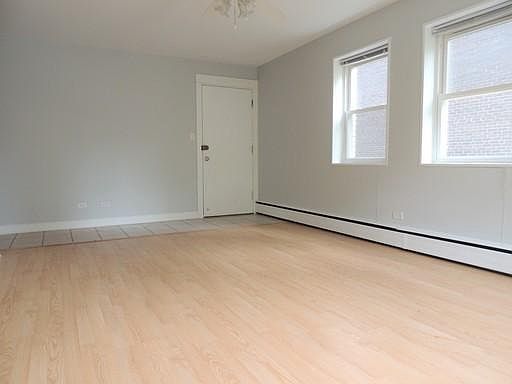 2nd image of 6120 N Kenmore Ave APT Ge
