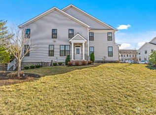 1 Beachwood Dr, Monroe Township, NJ 08831