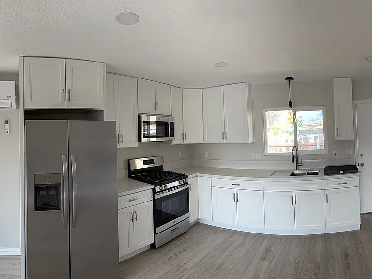 2230 Central Ave #B — Photo 4