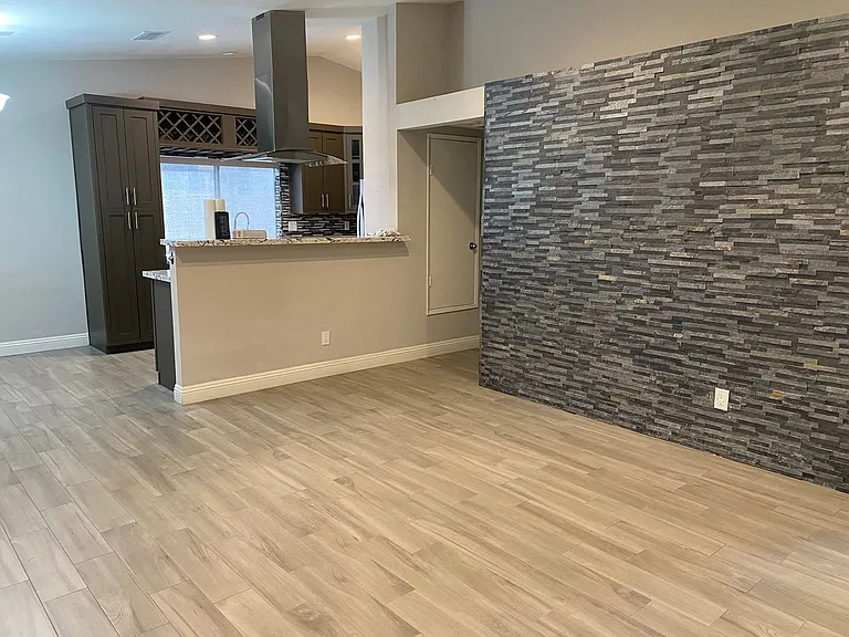 128 Elmtree Dr — Photo 6