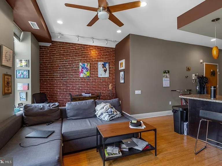 530 W Girard Ave #2 — Photo 6