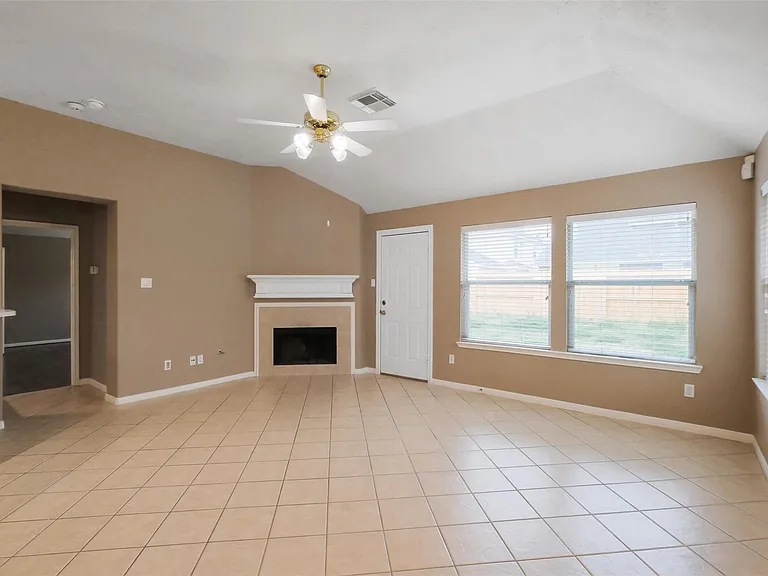 2610 Easton Springs Ct — Photo 4