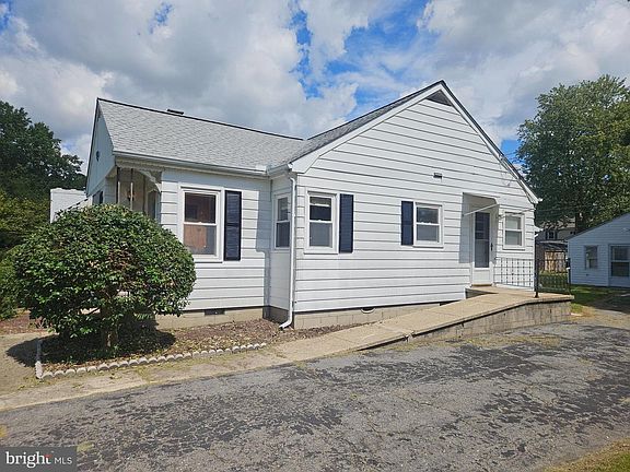 2nd image of 412 Trippe Ave