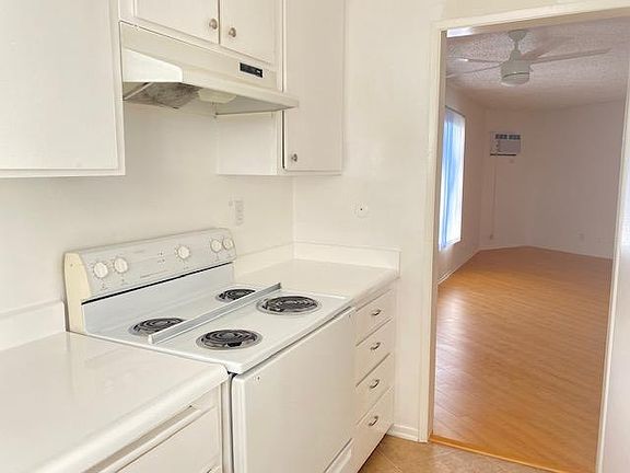 4th image of 3346 S Canfield Ave #206