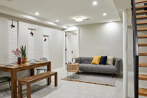 Rented by Venn NY Inc | media 30