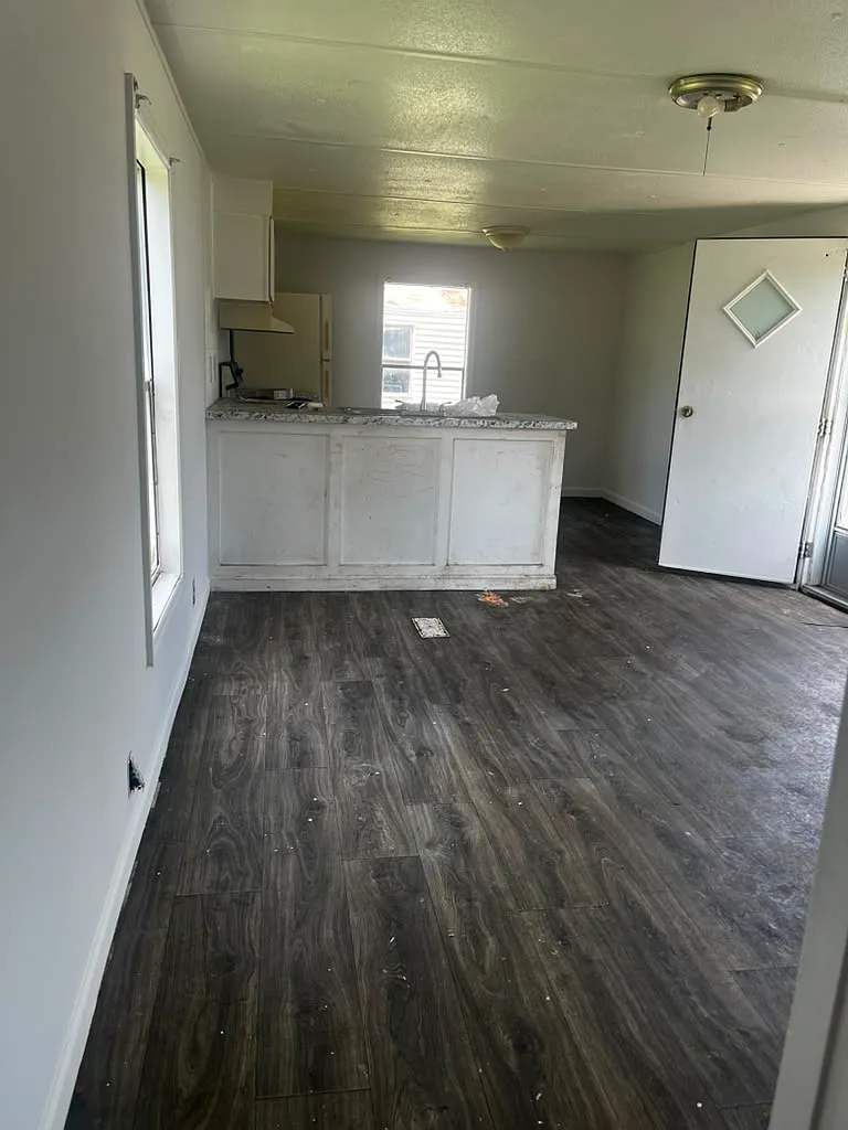 2 bed, 700 sqft, $750 — Photo 3
