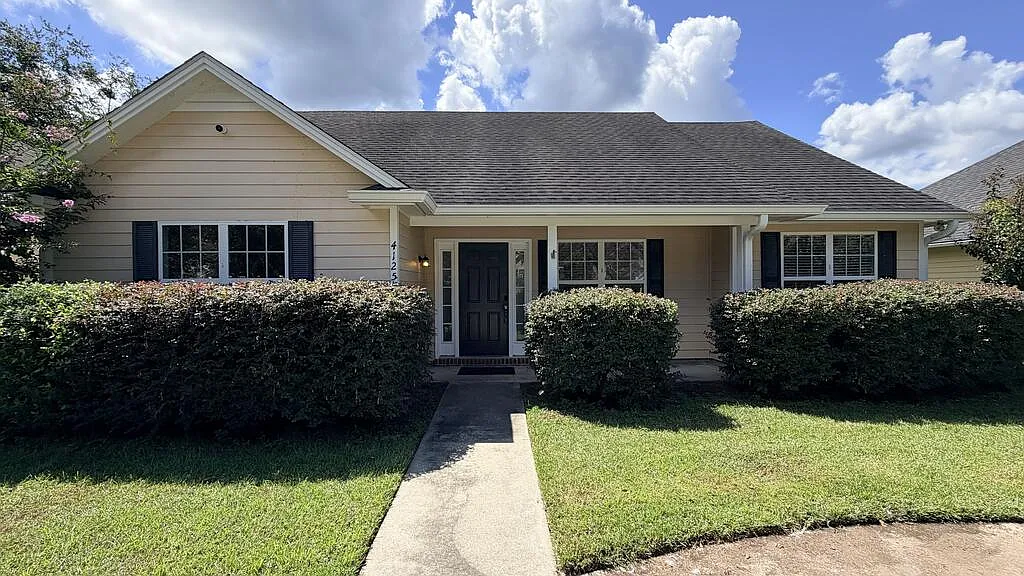 3 bed, 2.0 bath, 1293 sqft, $1,625 — Photo 1