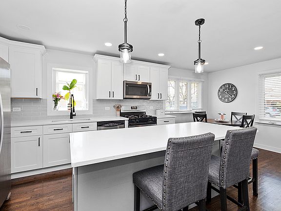 5th image of 10325 Lacrosse Ave