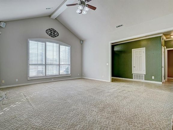 3rd image of 6 Jarrot Dr