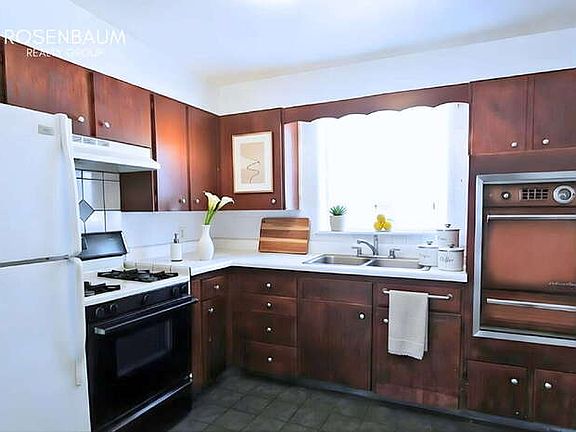 3rd image of 565 S Hobson APT 1