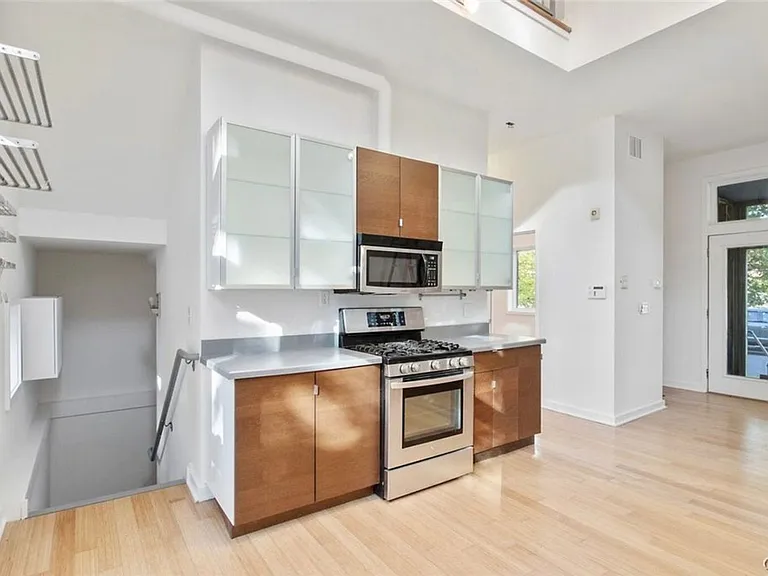 621 Otisco St — Photo 5