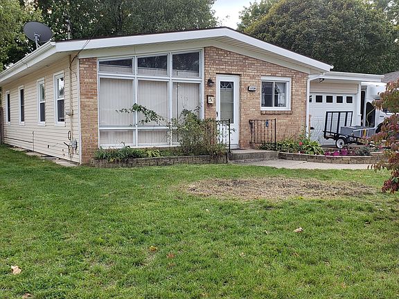 3rd image of 1524 Royal Oak St SW