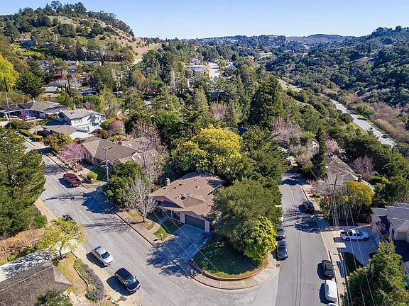 3rd image of 179 Starlite Dr