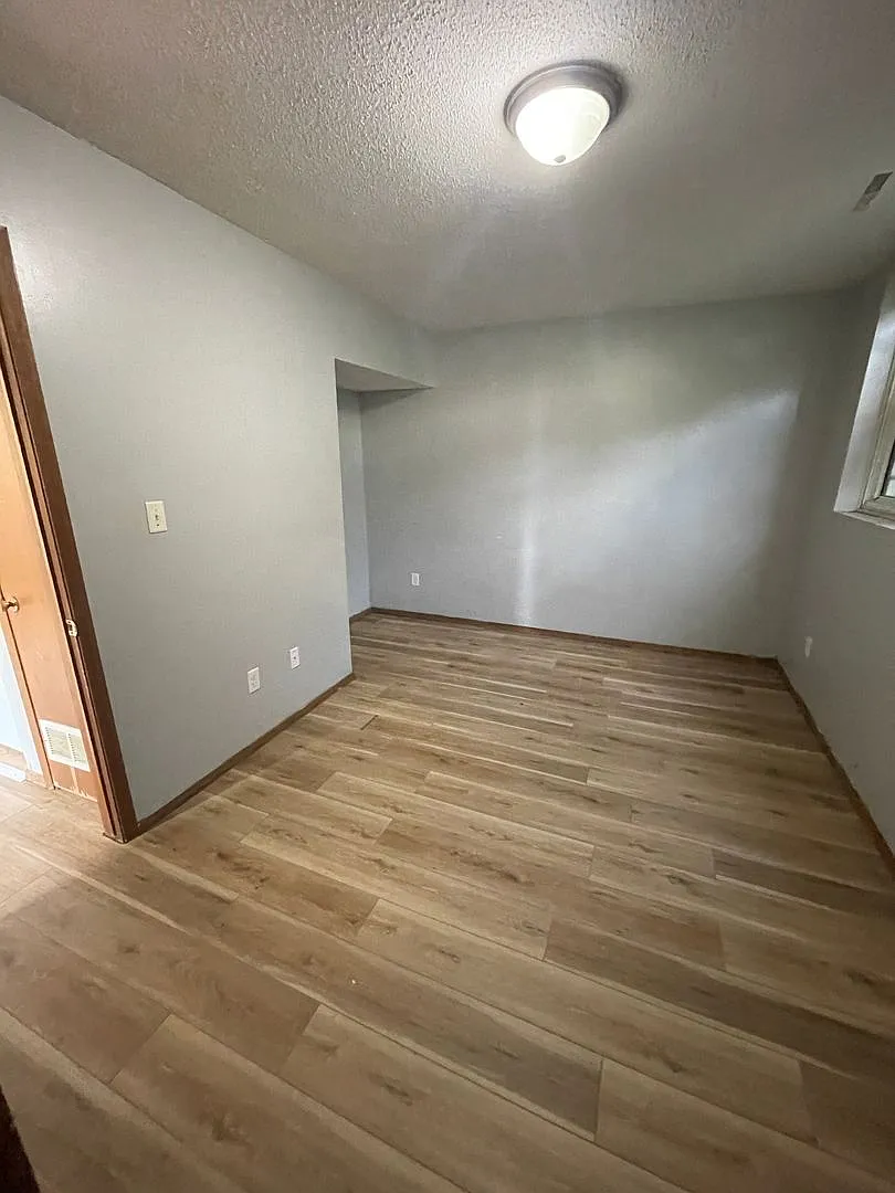 1133 Dixon Dr — Photo 4