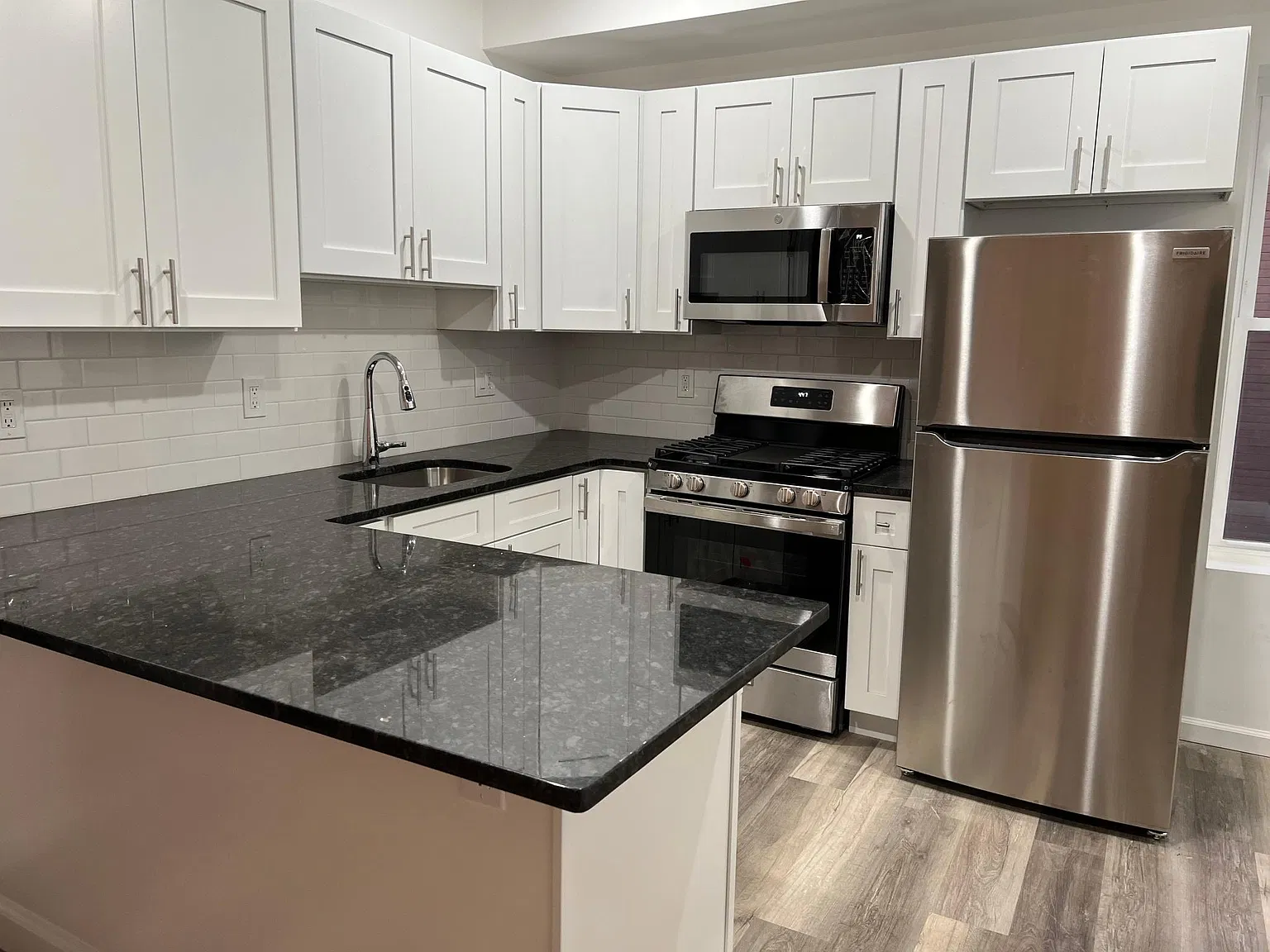 1 bed, 1385 sqft, $1,400 — Photo 4