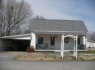 106 W Ruth St, Sesser, IL 62884