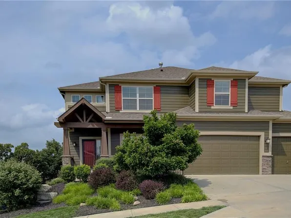5898 S National Dr, Parkville, MO 64152
