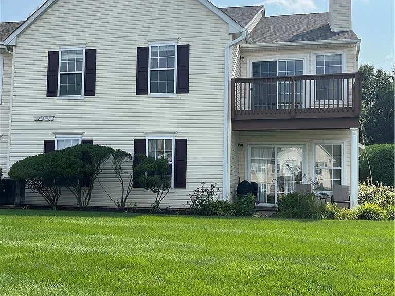 28 Wagon Wheel Rd #28 — Photo 1