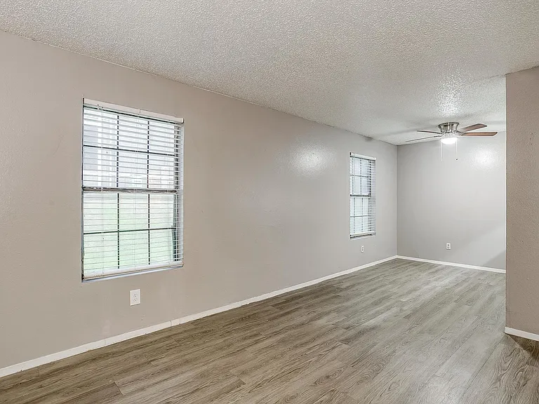 River Ranch Apartments — Photo 21