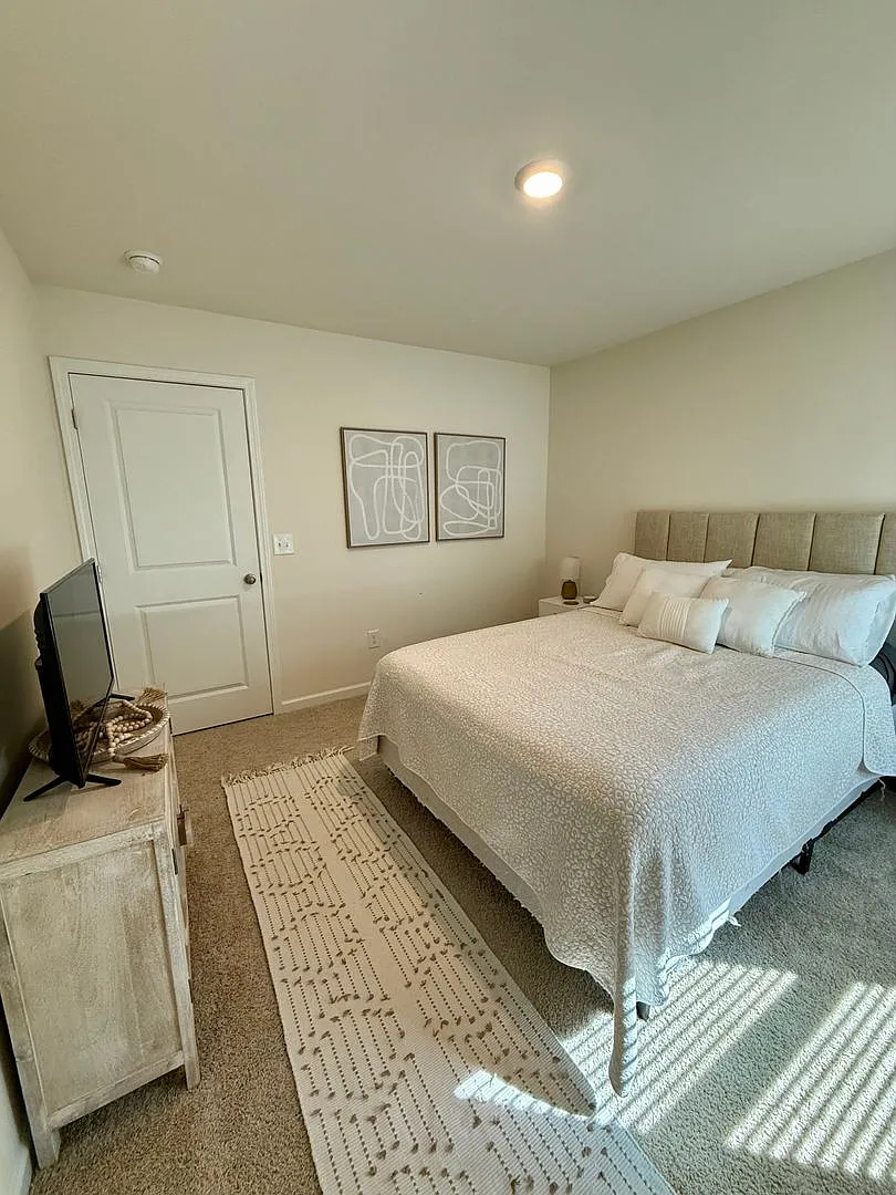 Modern Home in Prime Johnson City Location Updated, Spacious, & Pet-Friendly! — Photo 4