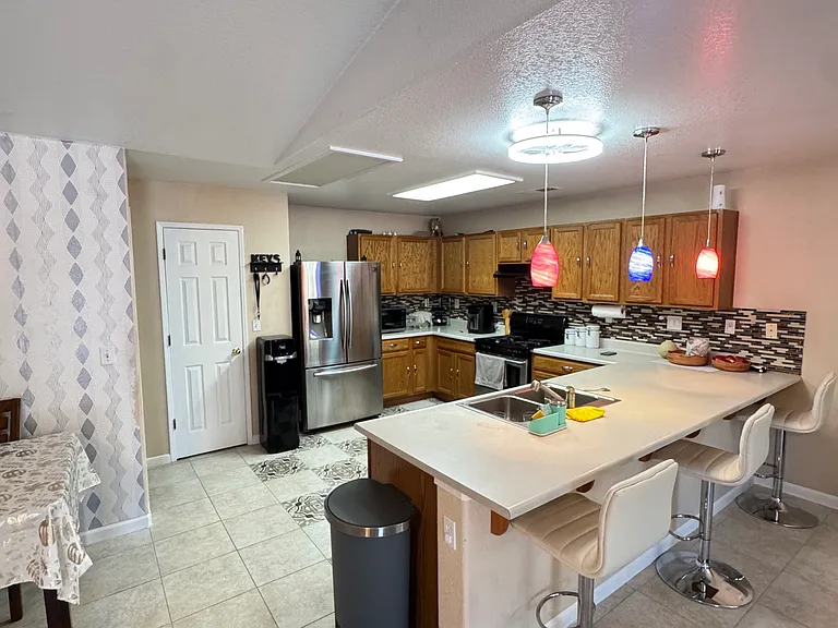 2226 N Vernal Ave — Photo 10