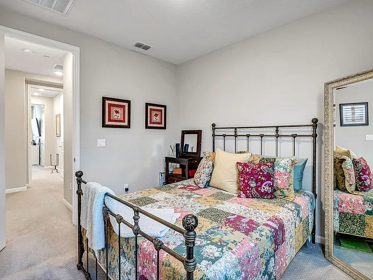 327 Pear Tree Ter #B — Photo 23