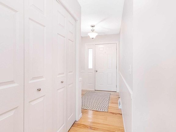 3rd image of 1103 Brookview Dr
