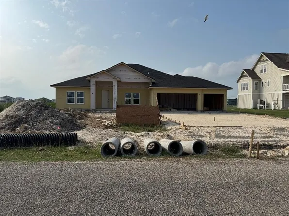 4 Peets Bend Dr, Rockport, TX 78382