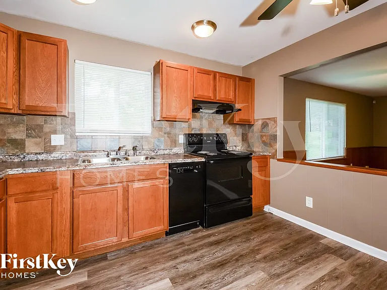 13825 Invicta Dr — Photo 6