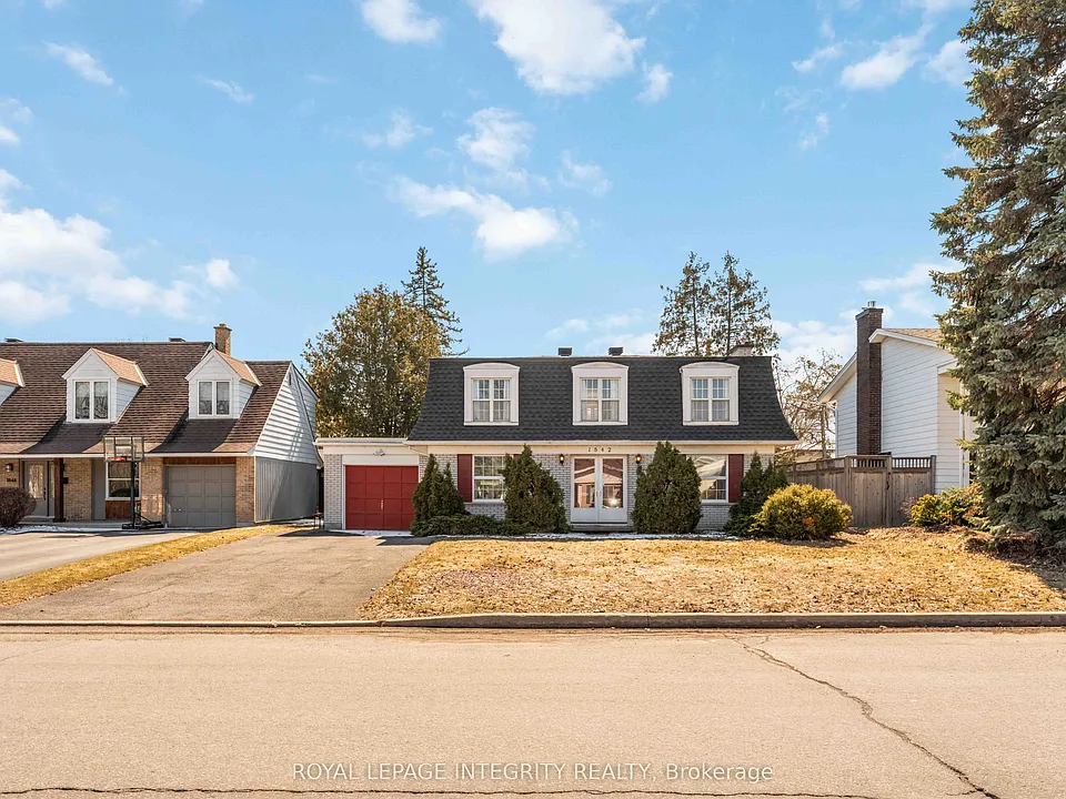 1842 Playfair Dr