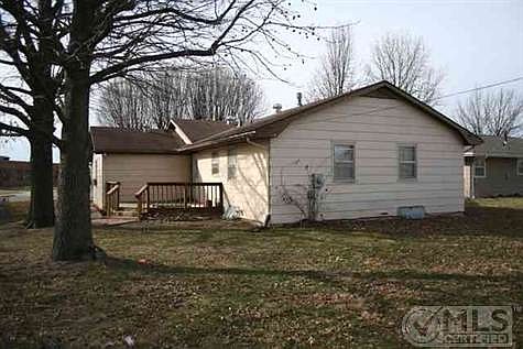 2nd image of 403 S Sunset Hills Dr