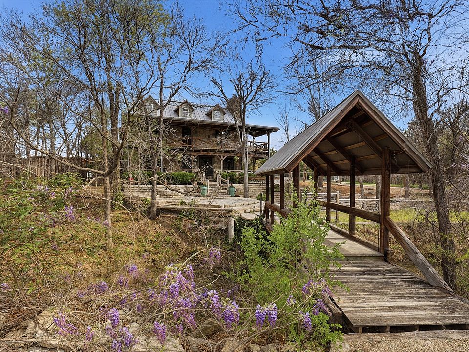 1st image of 209 Bluebonnet Ct