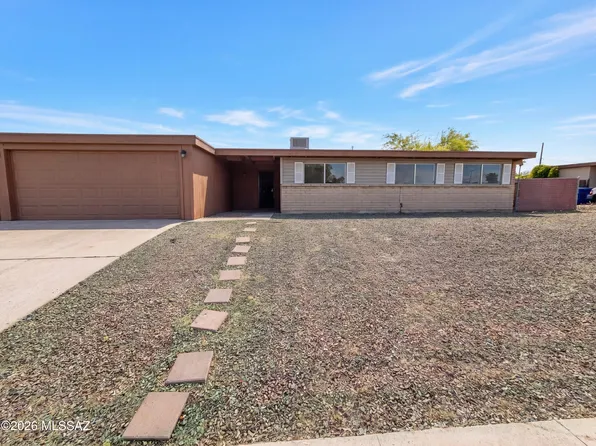 8421 E Balfour Dr, Tucson, AZ 85710