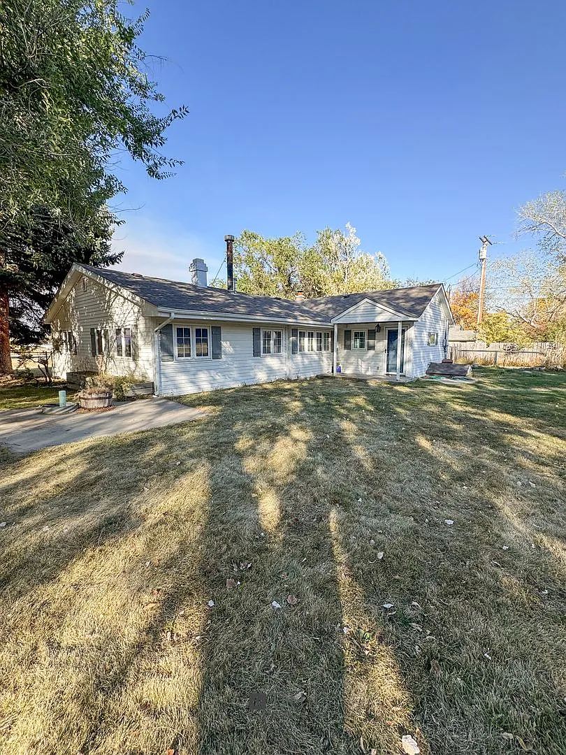 Short Term 6 Month Only - Dog Friendly 3 Bed/ 2 Bath In Big Horn — Photo 1