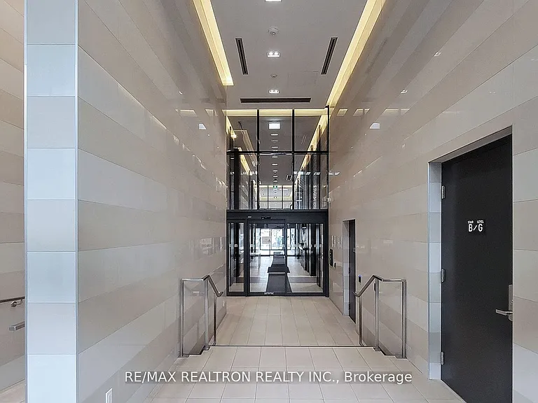 501 Yonge St #4009 — Photo 4