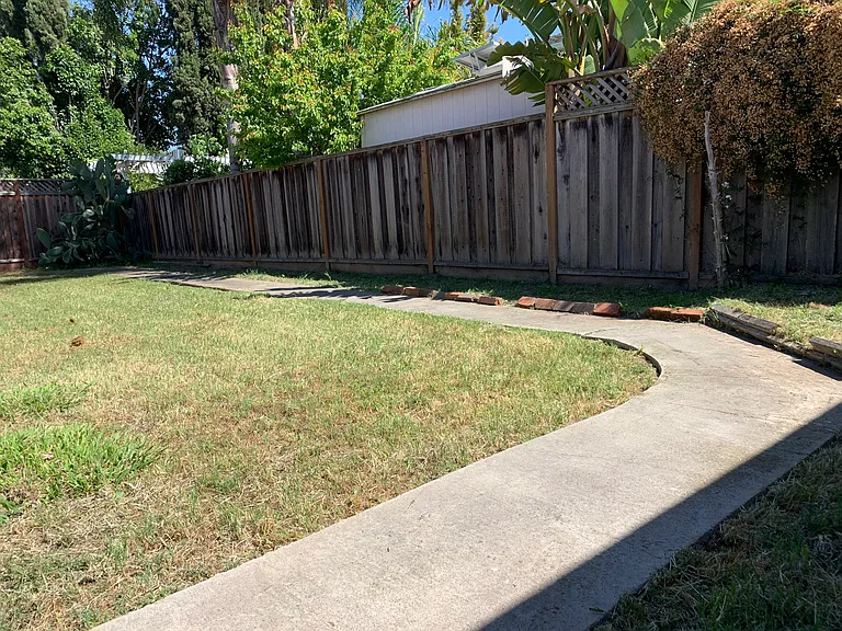 392 Henderson Dr — Photo 9