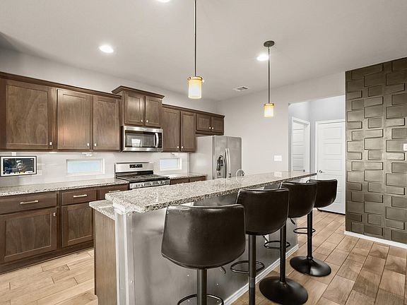 5th image of 1006 Chad Loop