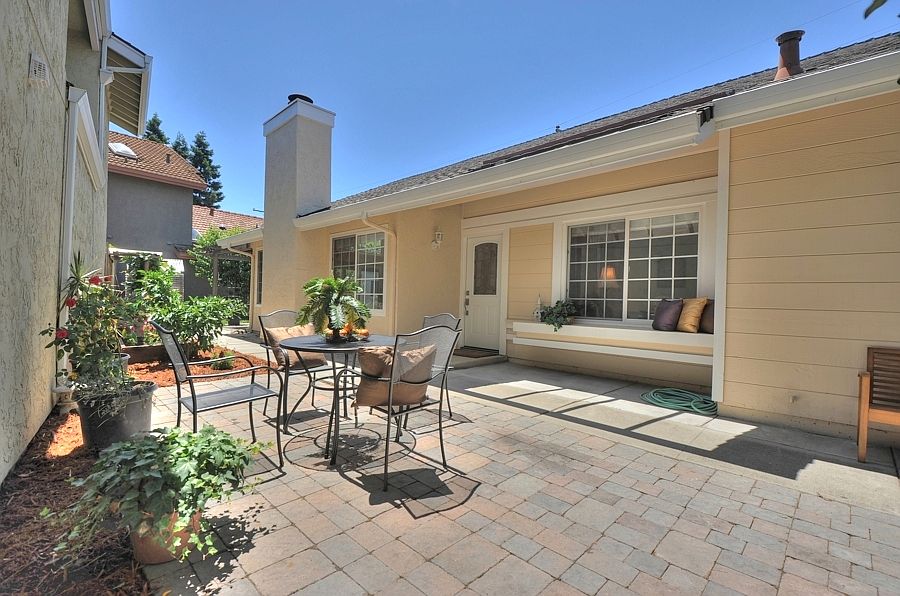 Inviting entry patio