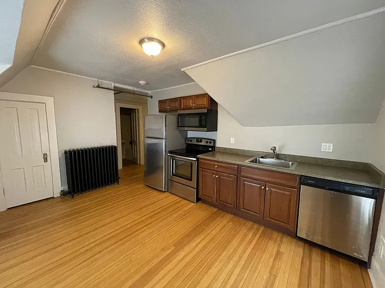 506 N Cascade Avenue — Photo 18