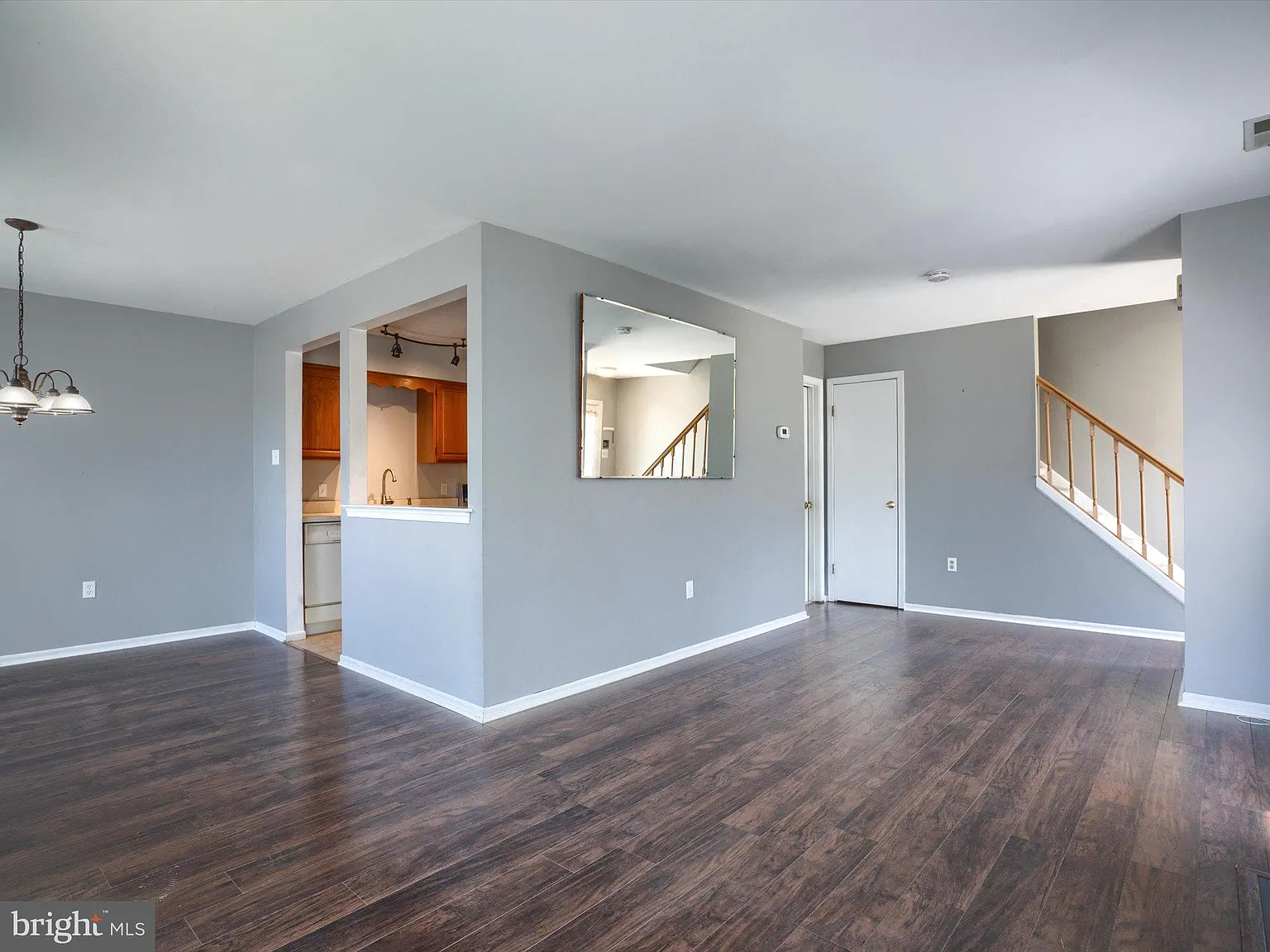 2 bed, 2.5 bath, 1275 sqft, $2,100 — Photo 4