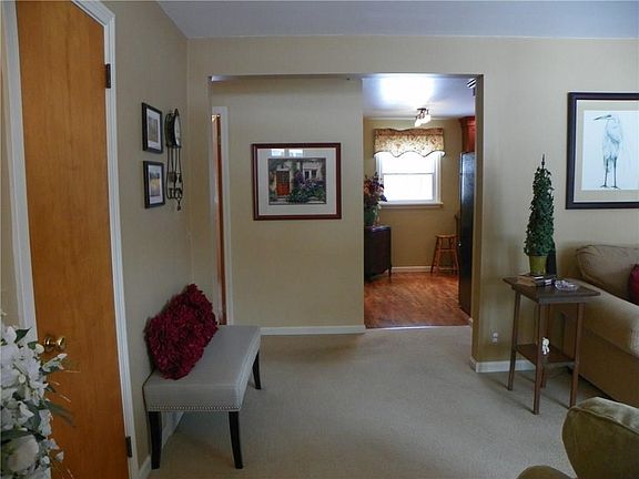 4th image of 24 Woodside Dr