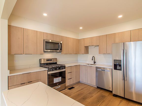 4th image of 406 S Cass Ave